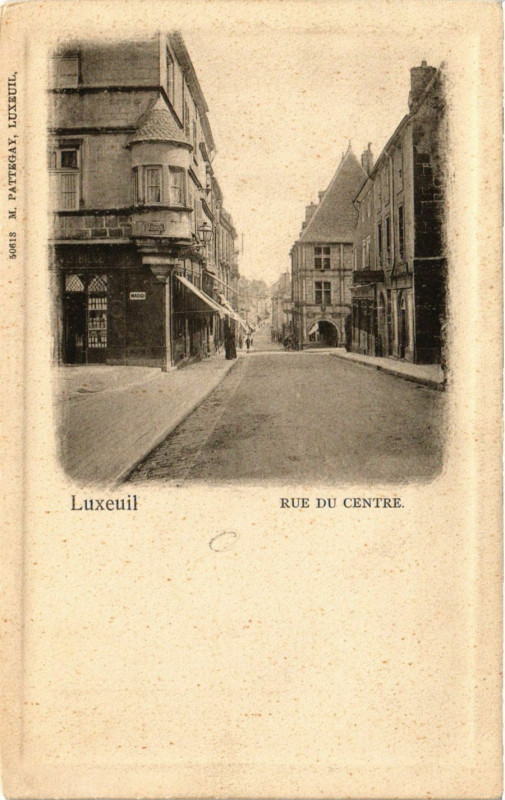 Carte postale ancienne Luxeuil-les-Bains - Rue du Centre à Luxeuil-les-Bains