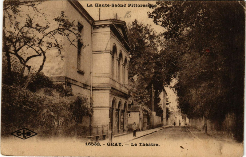 Carte postale ancienne Gray - Le Théatre à Gray