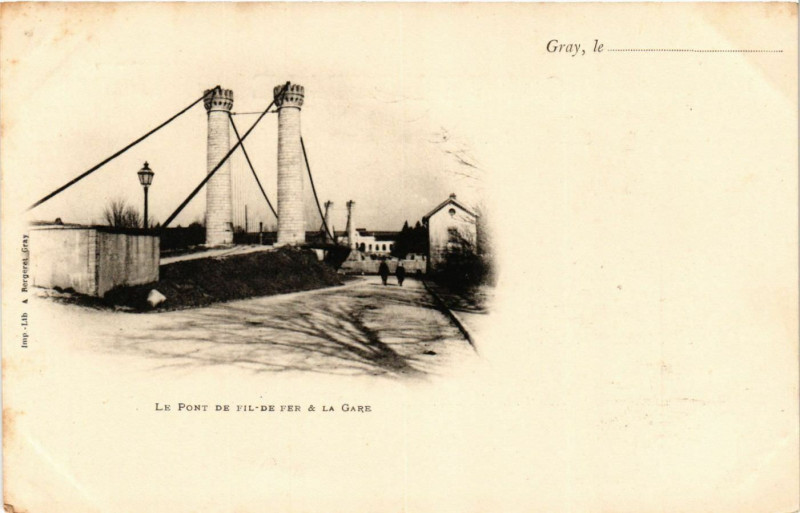 Carte postale ancienne Gray - Le Pont de Fil-De Fer & La Gare à Gray