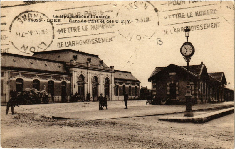 Carte postale ancienne Lure - Gare de l'Est et des C. F. V. à Lure