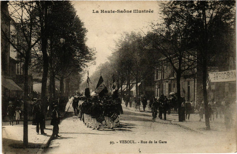 Carte postale ancienne Vesoul - Rue de la Gare à Vesoul