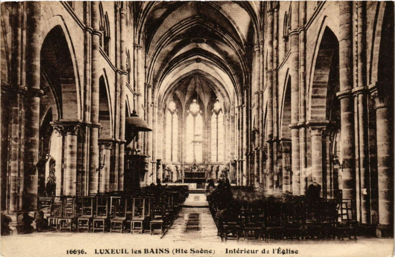 Carte postale ancienne Luxeuil-les-Bains - Intérieur de Eglise à Luxeuil-les-Bains