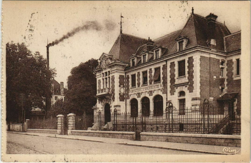 Carte postale ancienne Gray La Caisse d'Epargne à Gray