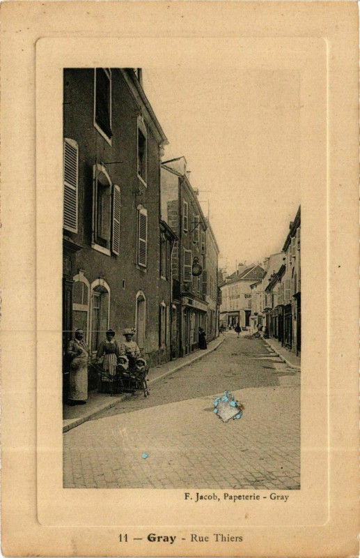 Carte postale ancienne Gray Rue Thiers à Gray