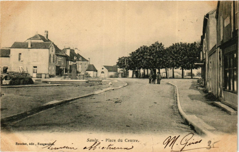 Carte postale ancienne Saulx - Place du Centre à Saulx