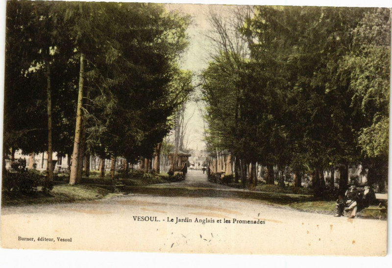 Carte postale ancienne Vesoul - Le Jardin Anglais et les Promenades à Vesoul