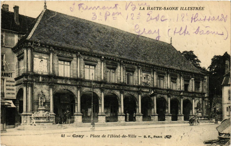 Carte postale ancienne La Haute-Saone-Illustrée - Gray - Place de l'Hotel-de-Ville à Gray