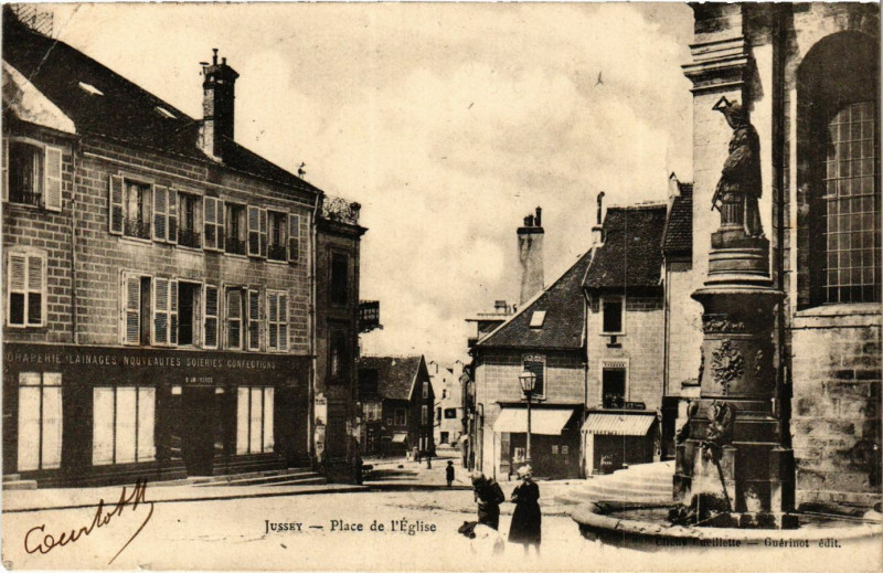 Carte postale ancienne Jussey - Place de l'Eglise à Jussey