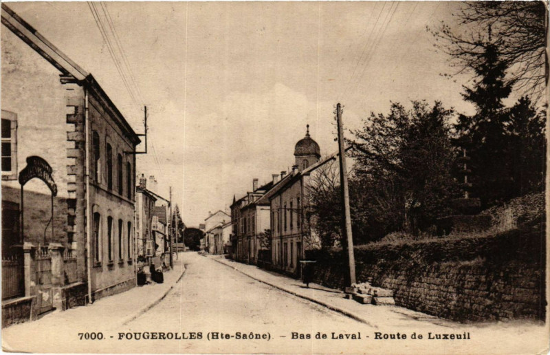 Carte postale ancienne Fougerolles - Bas de Laval - Route de Luxeuil à Ouge