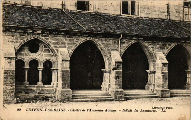 Carte postale ancienne Luxeuil-les-Bains - Cloitre de l'Ancienne Abbaye à Luxeuil-les-Bains