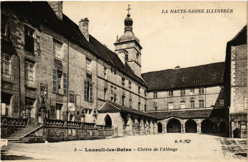 Carte postale ancienne Luxeuil-les-Bains - Cloitre de l'Abbaye à Luxeuil-les-Bains