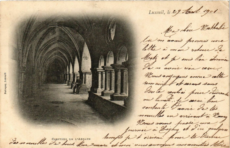 Carte postale ancienne Luxeuil - Cloitres de L'Abbaye à Bay