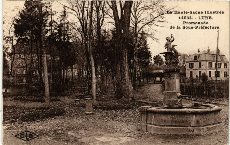 Carte postale ancienne Lure - Promenade de la Sous-Prefecture à Lure