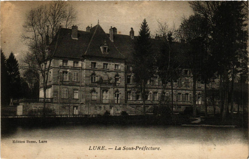 Carte postale ancienne Lure - La Sous-Prefecture à Lure