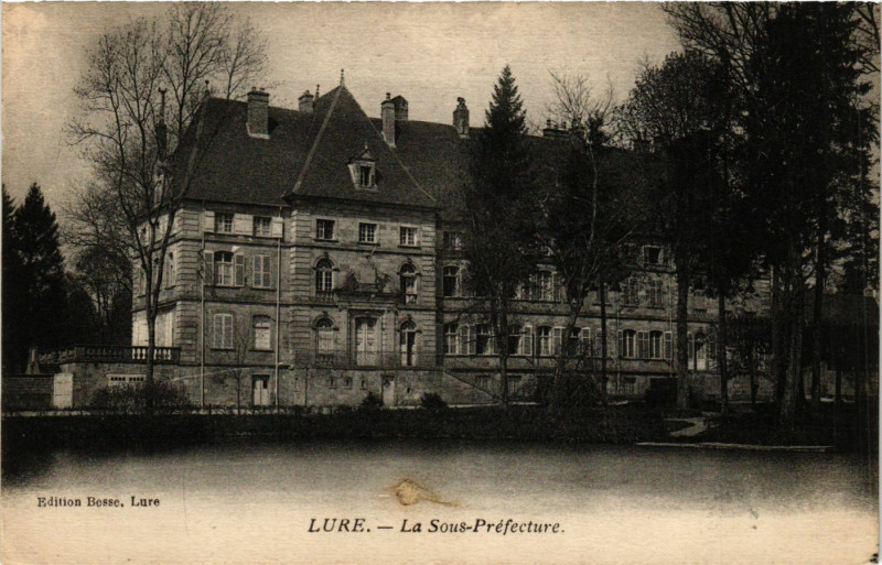 Carte postale ancienne Lure - La Sous-Prefecture à Lure