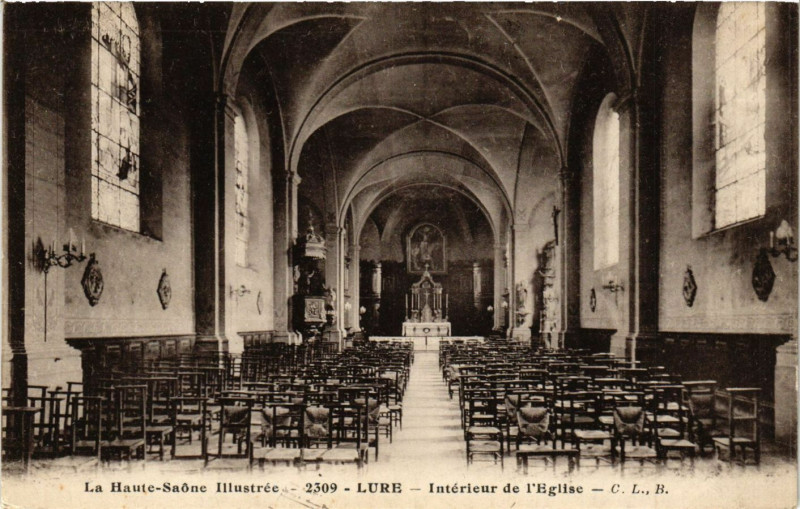 Carte postale ancienne Lure - Interieur de l'Eglise à Lure