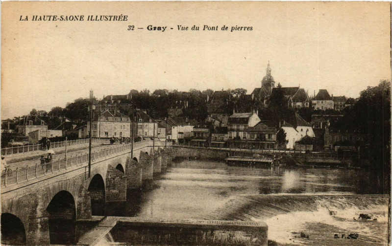 Carte postale ancienne Gray - Vue du Pont de Pierres à Gray