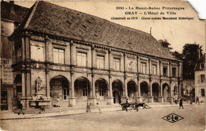 Carte postale ancienne Gray - L'Hotel de Ville à Gray