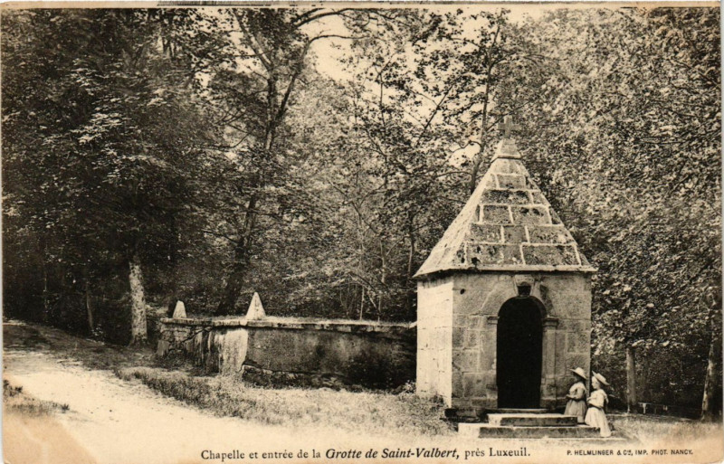 Carte postale ancienne Chapelle et Entrée de la Grotte de Saint-Albert pres Luxeuil