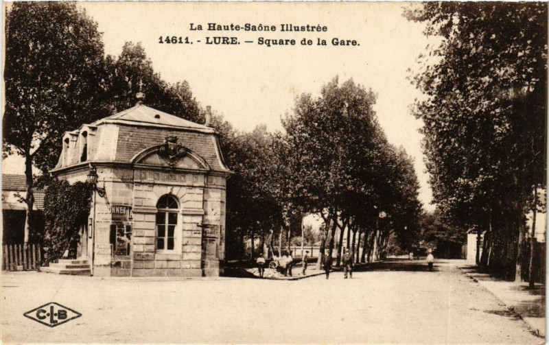 Carte postale ancienne Vesoul - Lure - Square de la Gare à Vesoul