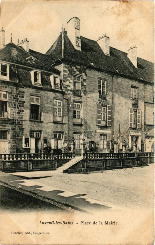 Carte postale ancienne Luxeuil-les-Bains - Place de la Mairie à Luxeuil-les-Bains