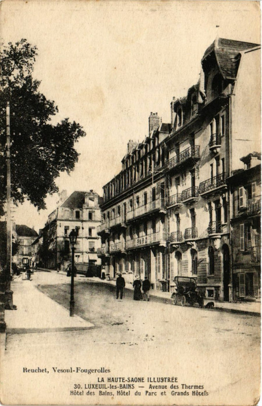 Carte postale ancienne Luxeuil-les-Bains - Avenue des Thermes à Luxeuil-les-Bains