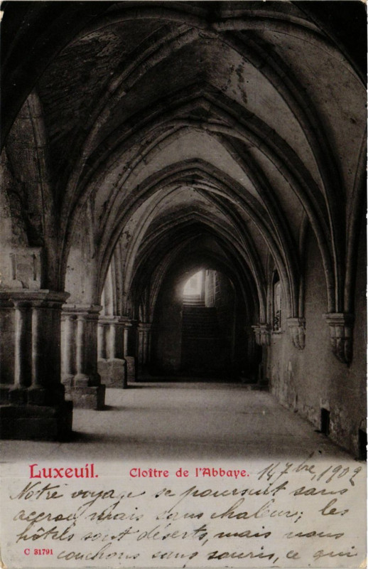 Carte postale ancienne Luxeuil - Cloitre de l'Abbaye à Bay