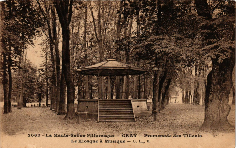 Carte postale ancienne La Haute-...Gray - Promenade des Tilleuls - Le Kiosque a Musique à Gray