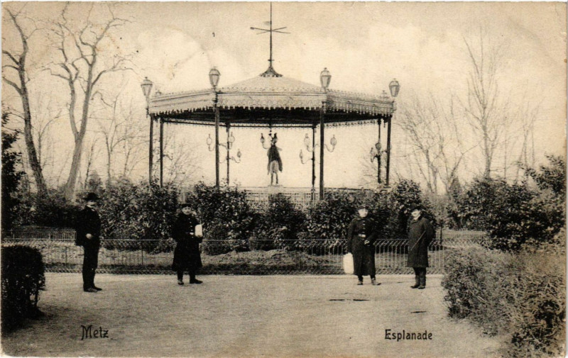 Carte postale ancienne Metz - Esplanade