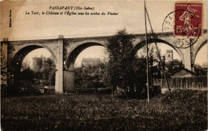 Carte postale ancienne Passavant - La Tour le Chateau et l'Eglise sous les
