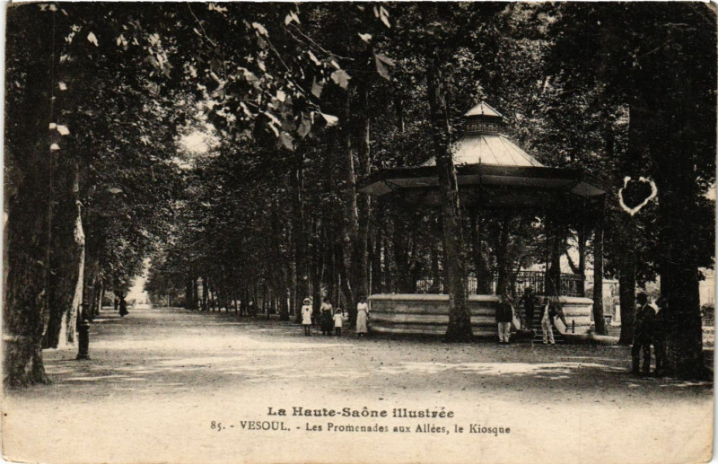 Carte postale ancienne Vesoul - Les Promenades aux Allées le Kiosque à Vesoul