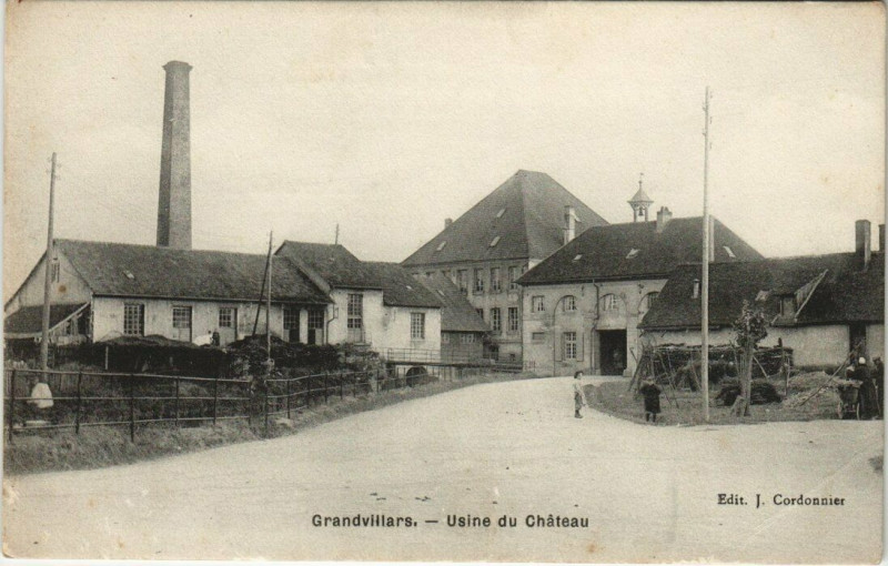 Carte postale ancienne Grandvillars - Usine du Chateau Industry à Grandvillars