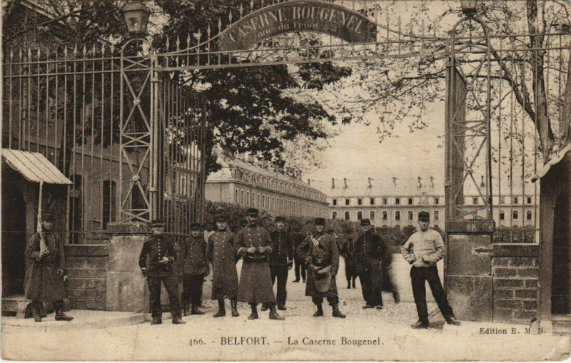 Carte postale ancienne Belfort - La Caserne Bougenel à Belfort