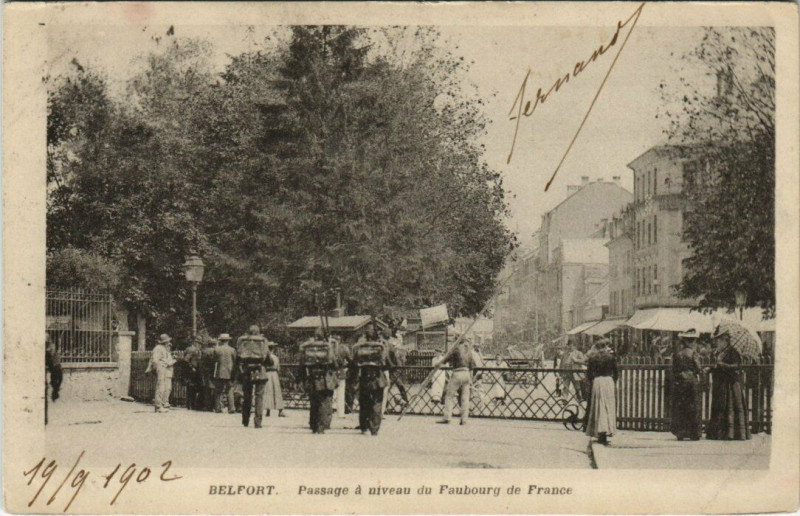 Carte postale ancienne Belfort - Passage a niveau du Faubourg de France à Belfort