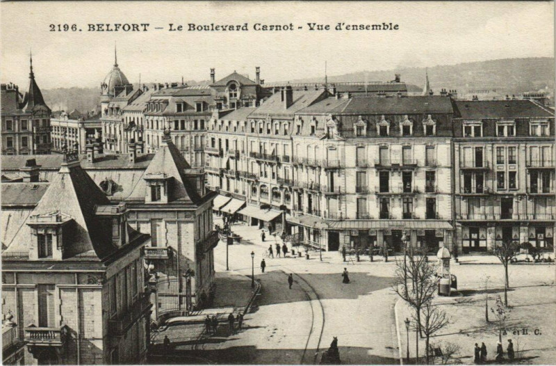 Carte postale ancienne Belfort - Le Boulevard Carnot - Vue d'Ensemble à Belfort