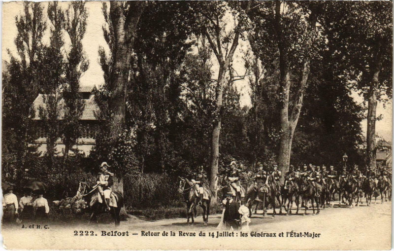 Carte postale ancienne Militaire - Belfort - Retour de la Revue du 14 Juillet à Belfort