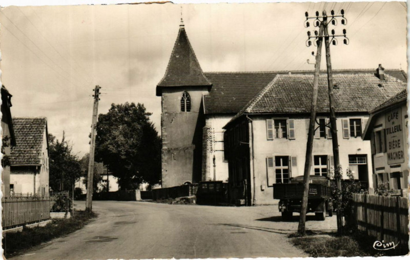 Carte postale ancienne Chaux (T.-de-B.) - L'Ecole et la Mairie à Chaux