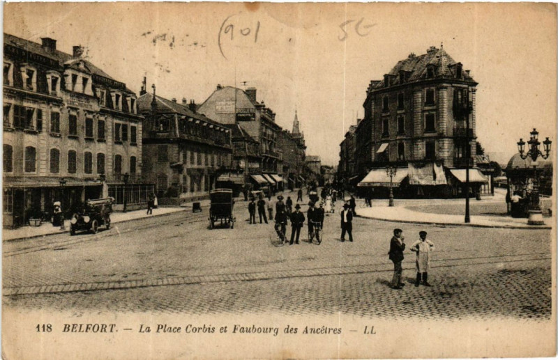 Carte postale ancienne Belfort - La Place Corbis et Faubourg des Ancétres à Belfort