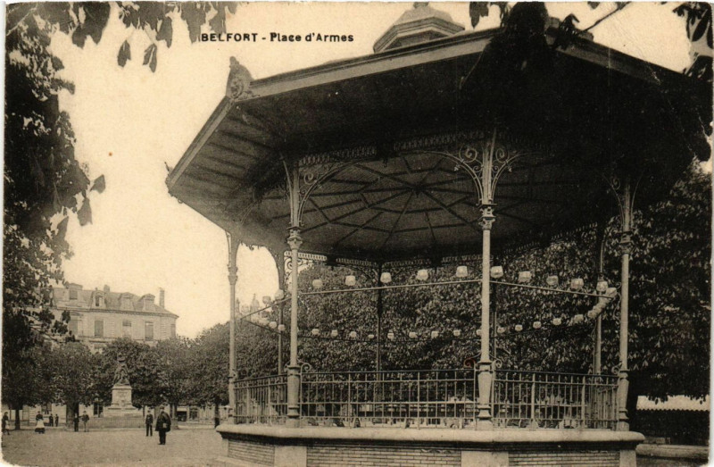 Carte postale ancienne Belfort - Place d'Armes à Belfort