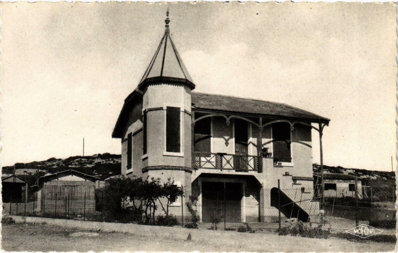 Carte postale ancienne Saint-Pierre-de-la-Mer Une des jolies villas de la Plage