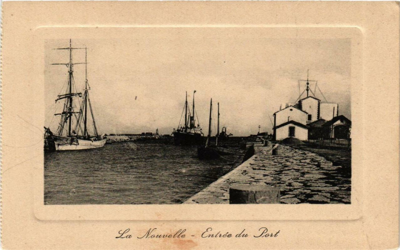 Carte postale ancienne La Nouvelle Entrée du Port