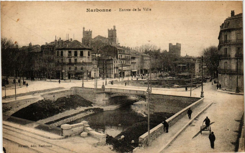 Carte postale ancienne Narbonne Entrée de la Ville à Narbonne