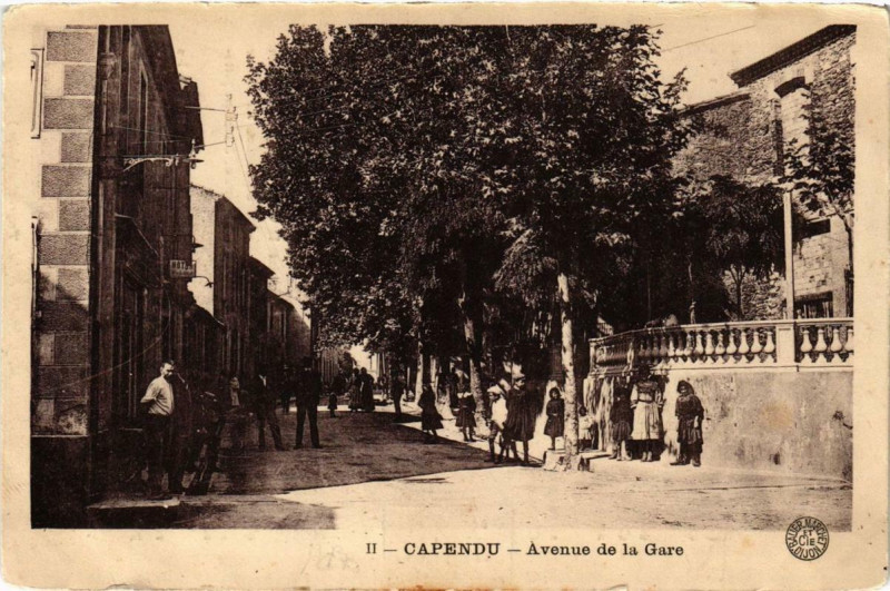 Carte postale ancienne Capendu Avenue de la Gare à Capendu