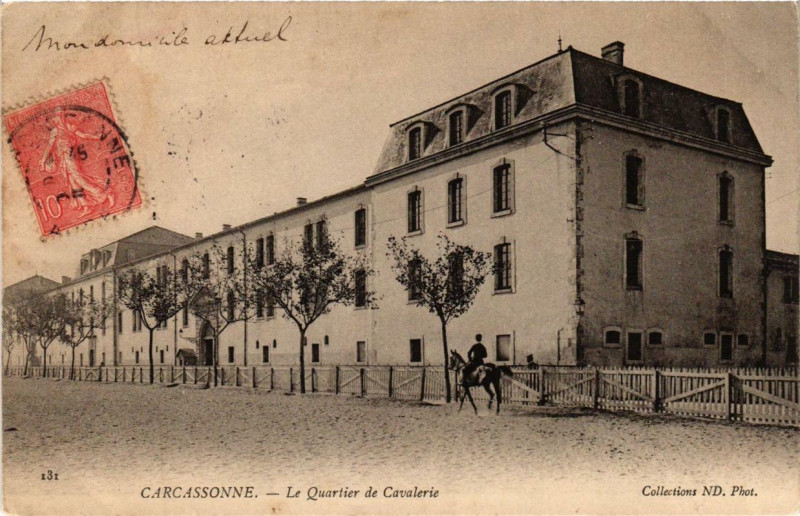 Carte postale ancienne Carcassonne Le Quartier de Cavalerie à Carcassonne
