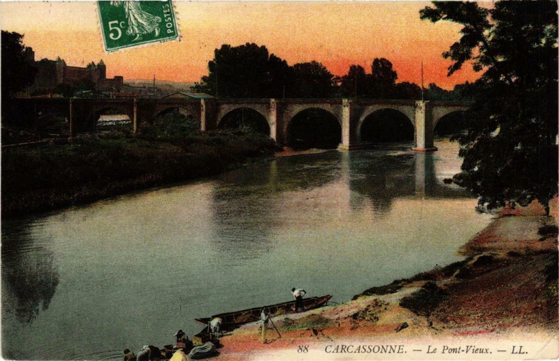 Carte postale ancienne Carcassonne Le Pont Vieux à Carcassonne