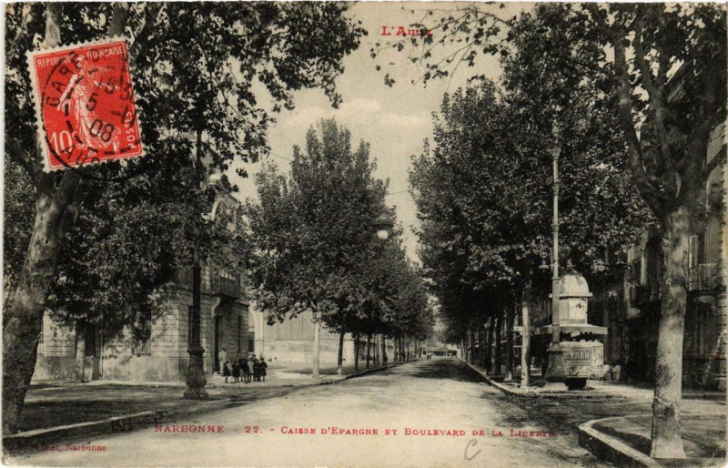 Carte postale ancienne Narbonne Caisse d'Epargne et Boulevard de la Liberte à Narbonne
