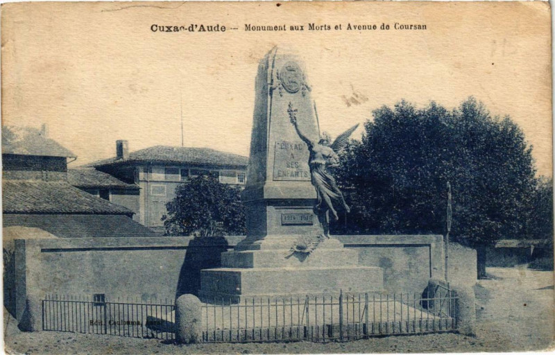 Carte postale ancienne Cuxao-d'Aude Monument aux Morts et Avenue de Coursan à Coursan