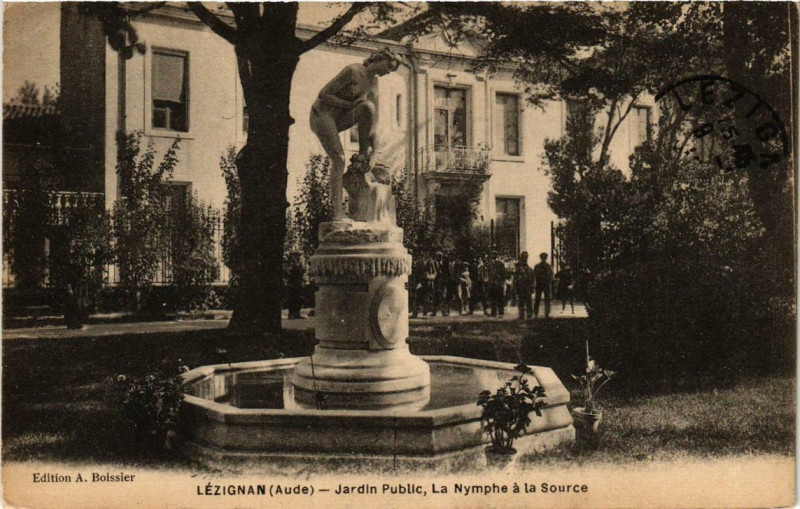 Carte postale ancienne Lezignan Jardin Public, La Nymphe a la Source