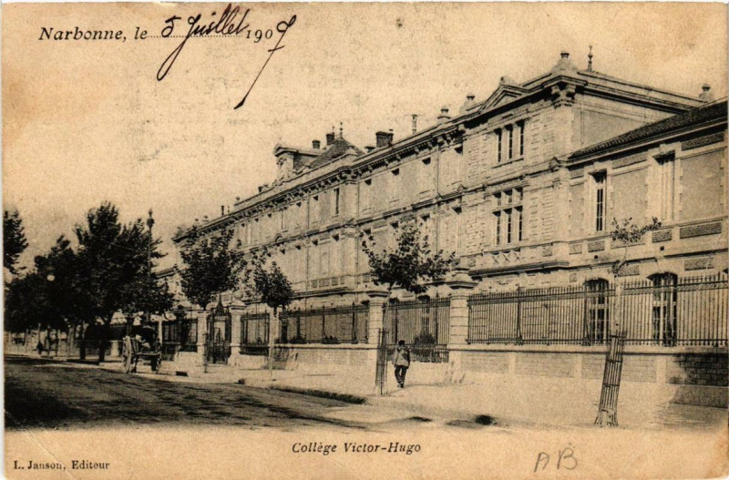 Carte postale ancienne Narbonne College Victor-Hugo à Narbonne