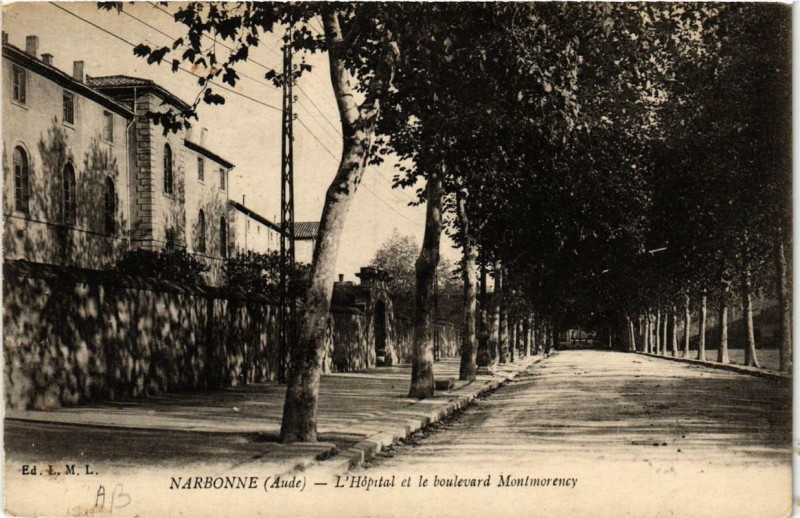 Carte postale ancienne Narbonne L'Hospital et le boulevard Montmorency à Narbonne